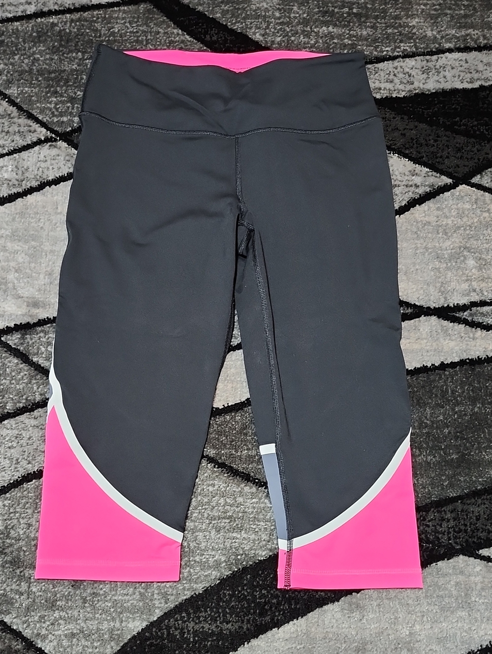 VSX SPORT 2016 COLOR-BLOCK REFLECTIVE LOGO CROP CAPRI LEGGINGS